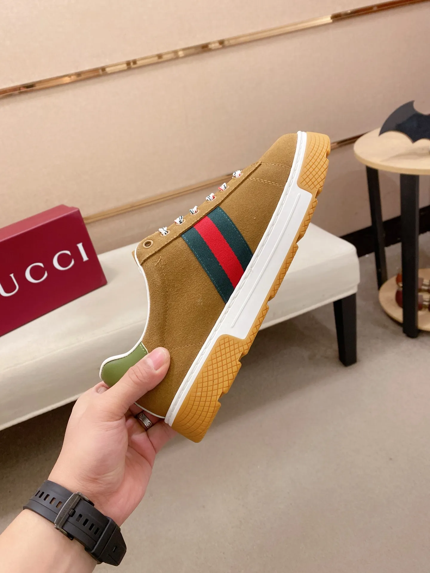 Factory price 442💰New GUCCI (Gucci) counters are available simultaneously, new men's shoes, 😘fabrics are selected imported cowhide, lining: sheepskin lining. 👍🏿 High-end ☄️ air-cushion molded anti-slip rubber outsole, exquisite lines, simple and elegant, comfortable and high-end for leisure travel. Code number: 39 to 44 (45 can be customized and cannot be returned or exchanged)
